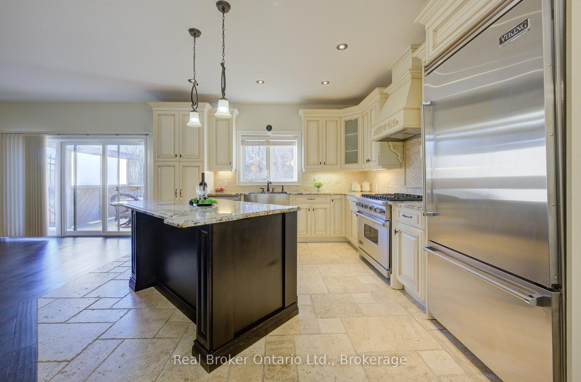 Photo 11 of 550 Pinery Trail, Waterloo — HOMEH