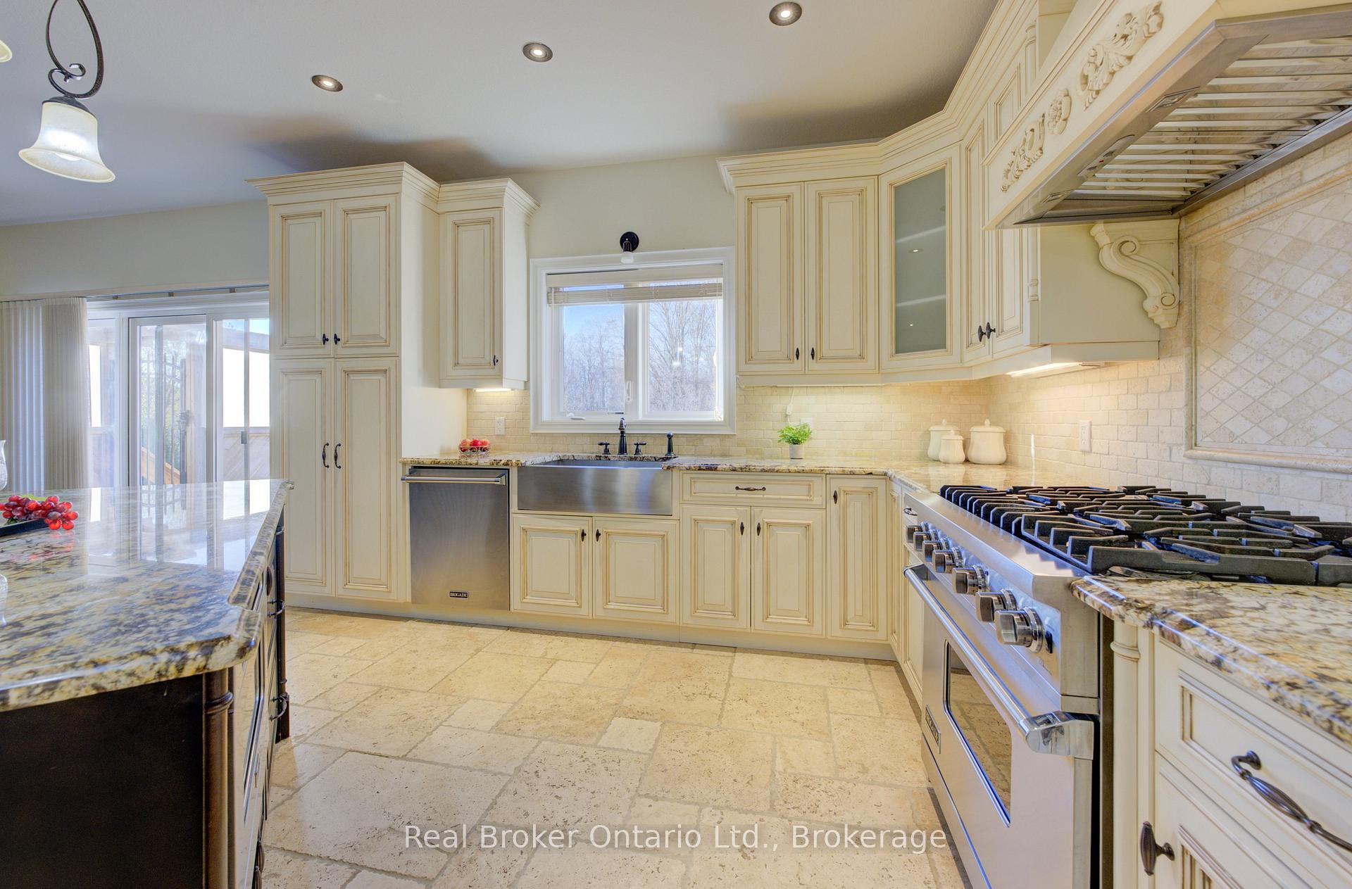 Photo 14 of 550 Pinery Trail, Waterloo — HOMEH