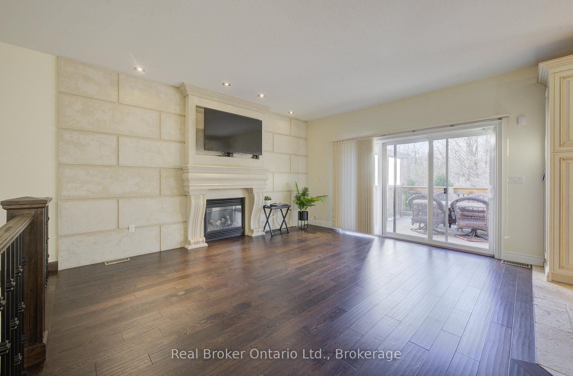 Photo 15 of 550 Pinery Trail, Waterloo — HOMEH
