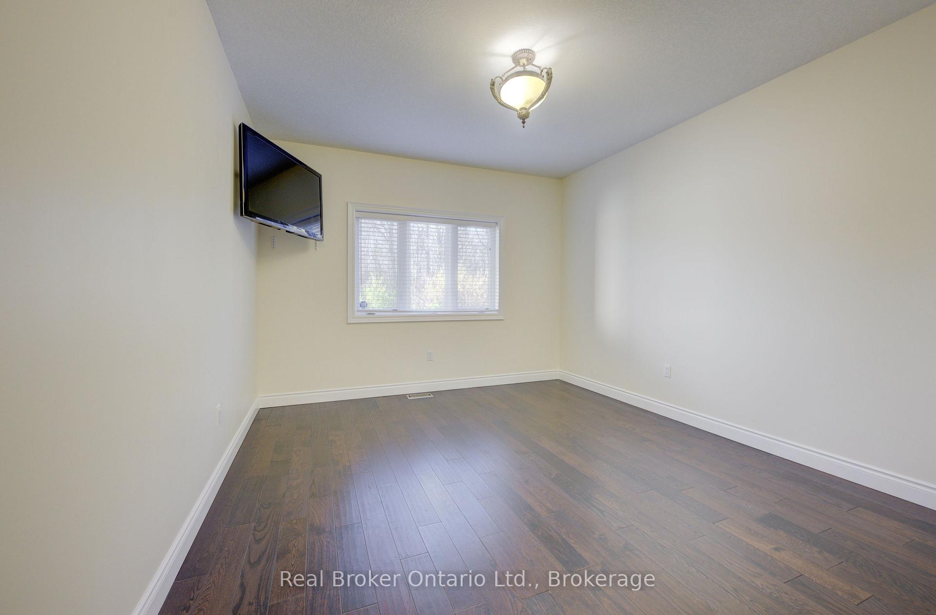 Photo 16 of 550 Pinery Trail, Waterloo — HOMEH