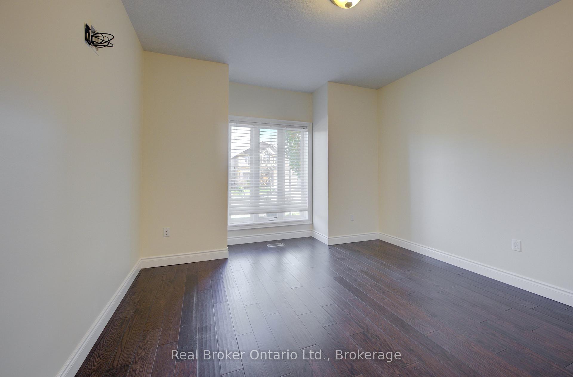 Photo 20 of 550 Pinery Trail, Waterloo — HOMEH