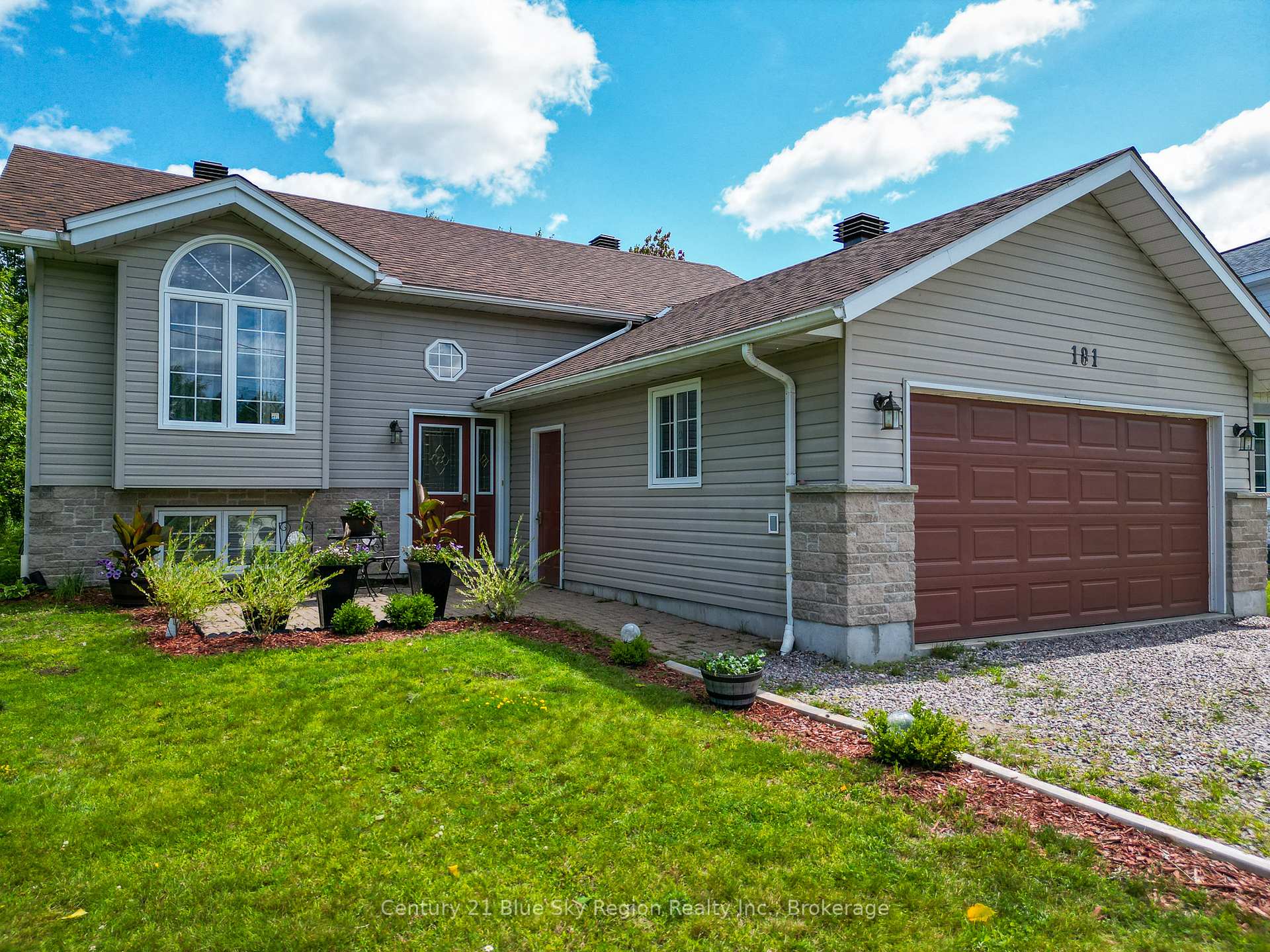 Photo 2 of 181 Oak Court, West Nipissing, Sturgeon Falls — HOMEH