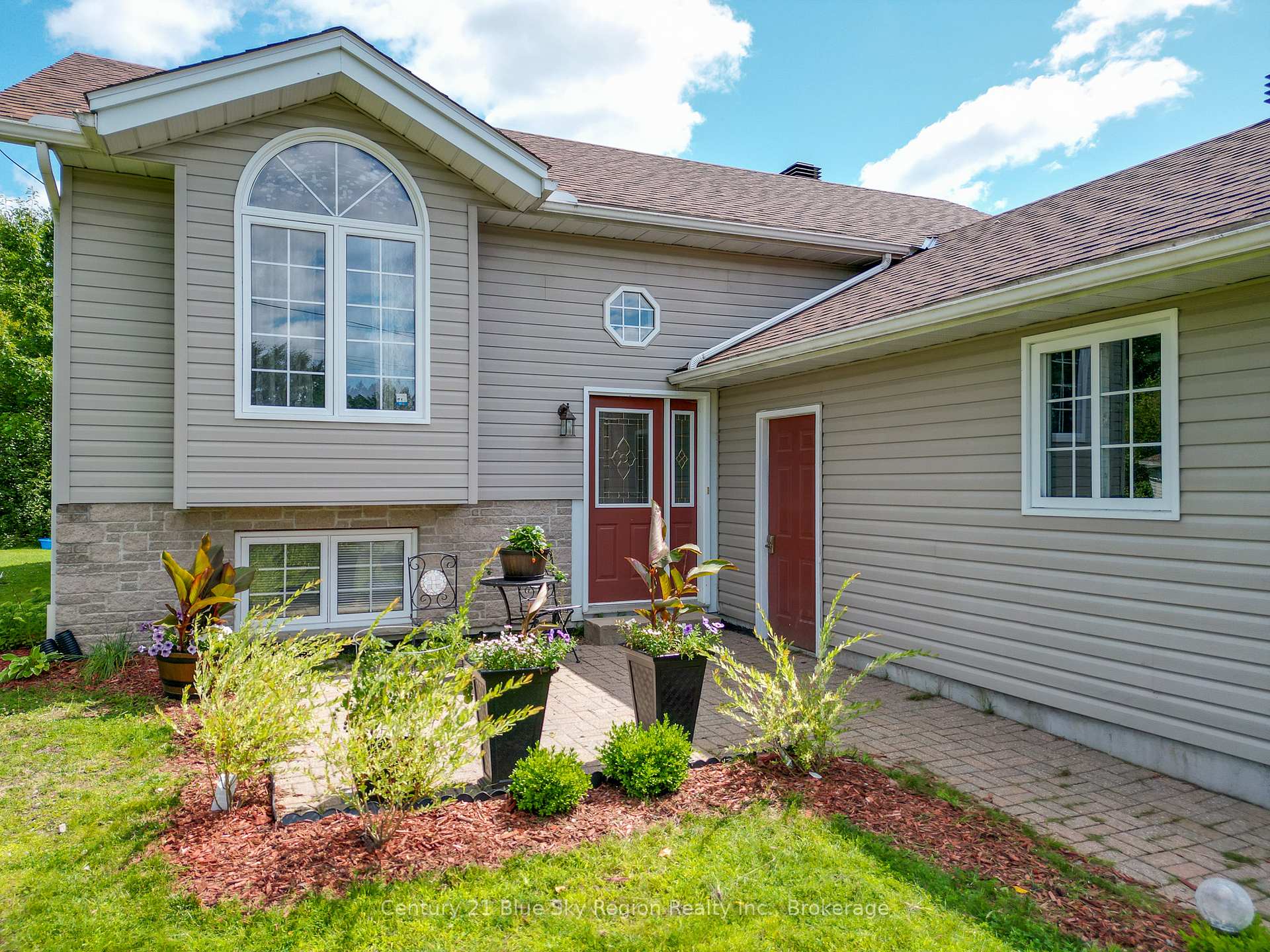 Photo 3 of 181 Oak Court, West Nipissing, Sturgeon Falls — HOMEH