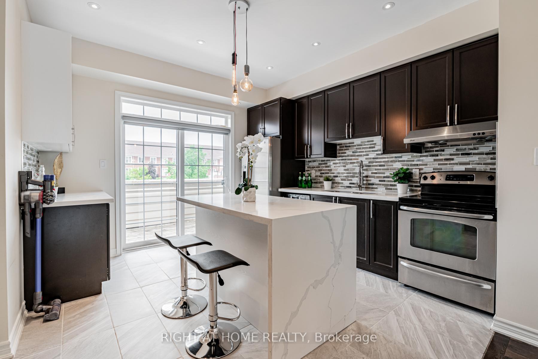 Photo 10 of 15 Tatra Lane, Markham, Cathedraltown — HOMEH