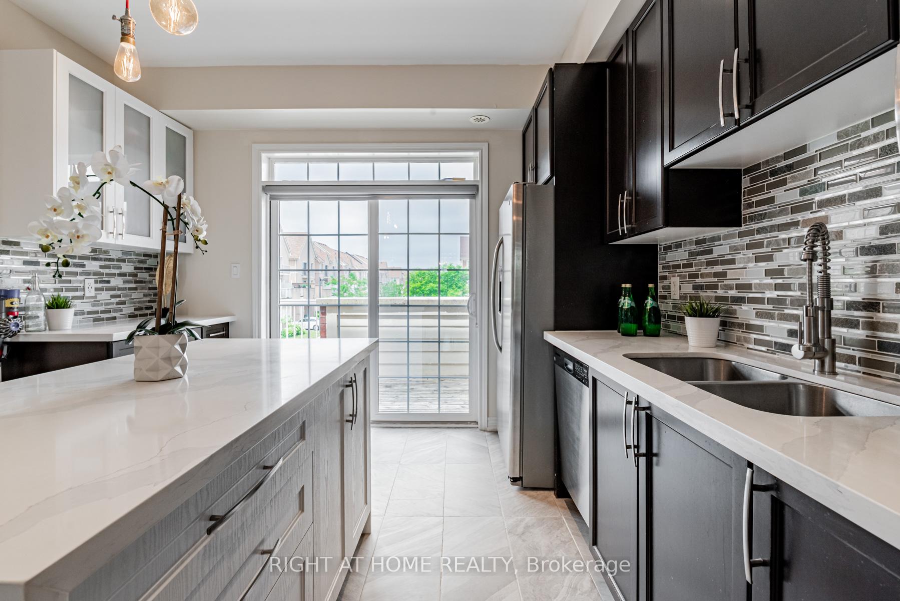 Photo 12 of 15 Tatra Lane, Markham, Cathedraltown — HOMEH