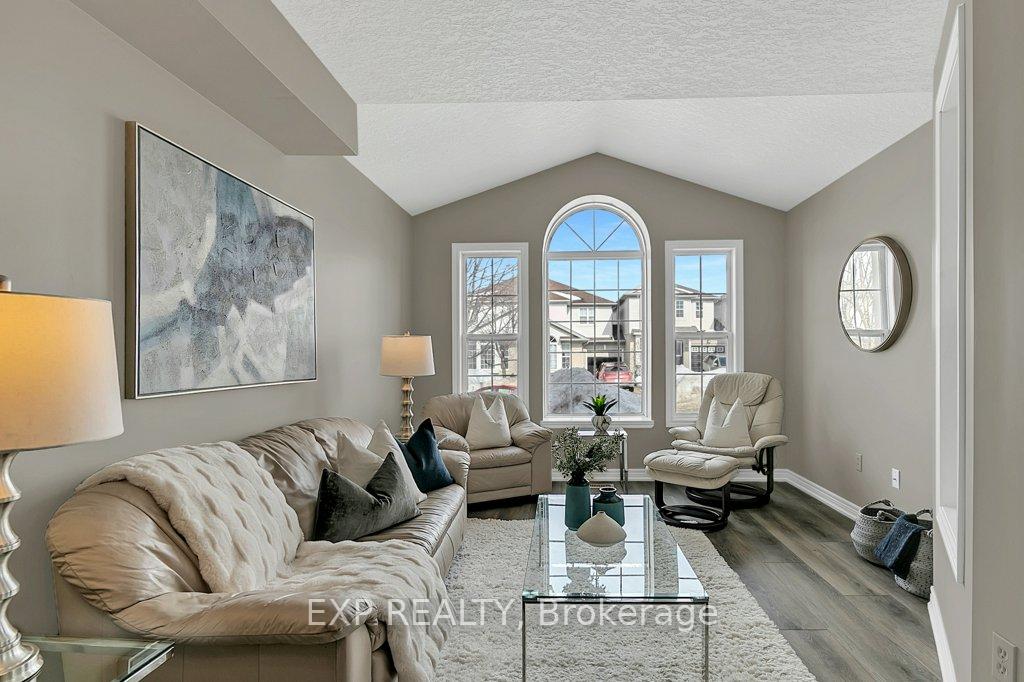 Photo 6 of 695 Zermatt Drive, Waterloo — HOMEH