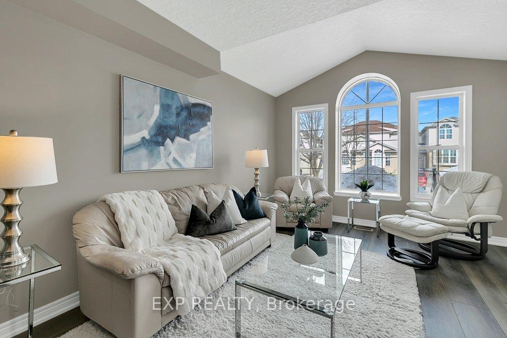 Photo 7 of 695 Zermatt Drive, Waterloo — HOMEH