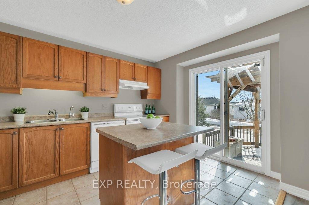Photo 12 of 695 Zermatt Drive, Waterloo — HOMEH
