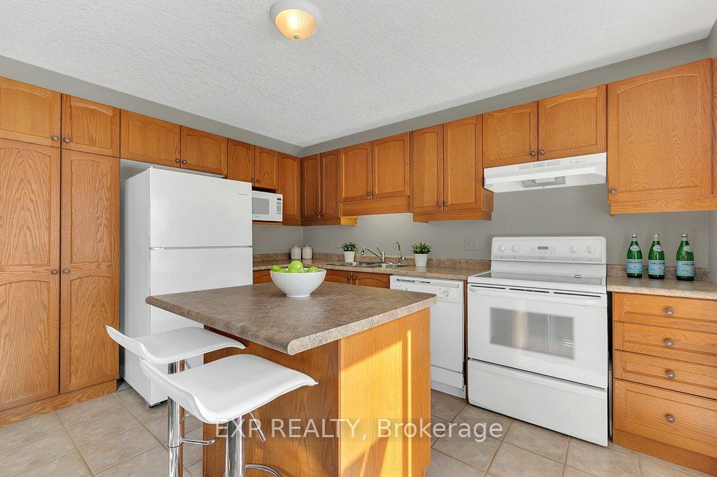 Photo 14 of 695 Zermatt Drive, Waterloo — HOMEH