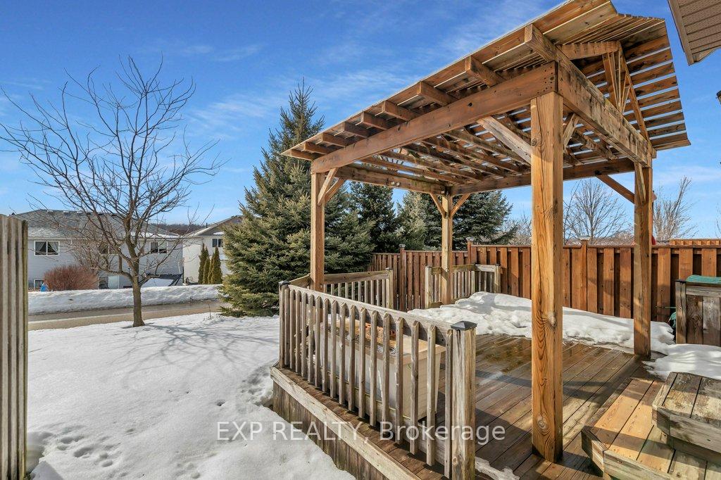 Photo 31 of 695 Zermatt Drive, Waterloo — HOMEH