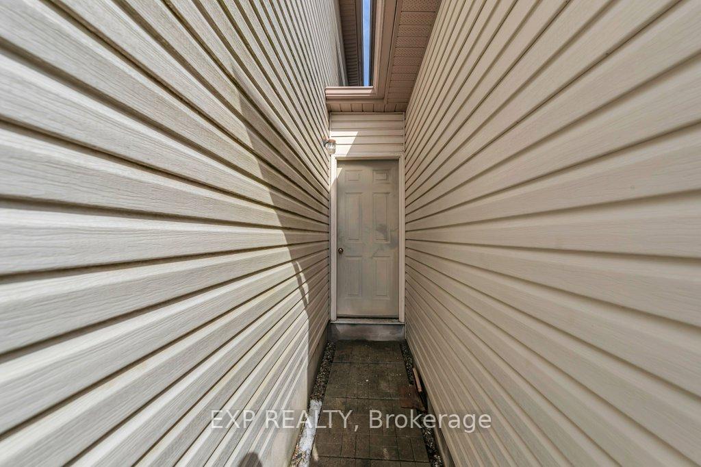 Photo 32 of 695 Zermatt Drive, Waterloo — HOMEH