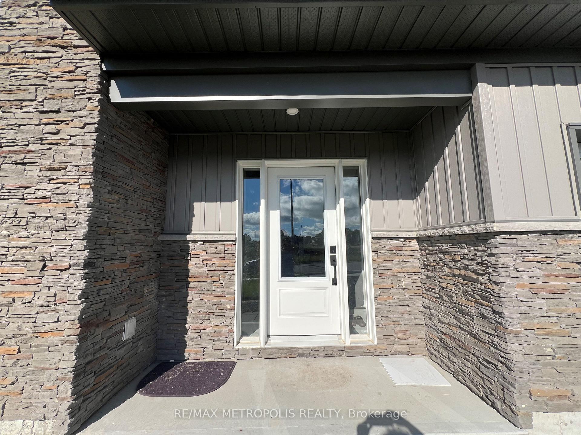 Photo 3 of 6 Summit Crescent, Belleville, Belleville Ward — HOMEH
