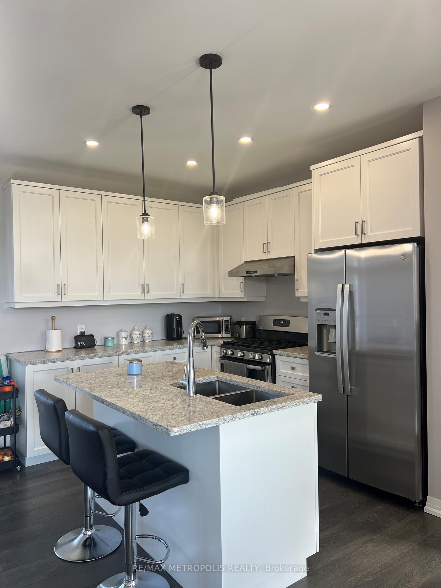 Photo 5 of 6 Summit Crescent, Belleville, Belleville Ward — HOMEH