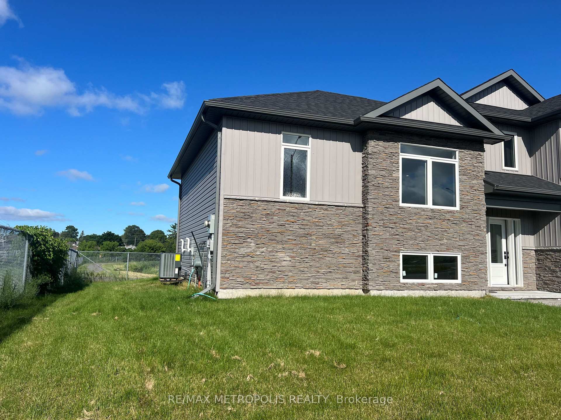 Photo 19 of 6 Summit Crescent, Belleville, Belleville Ward — HOMEH