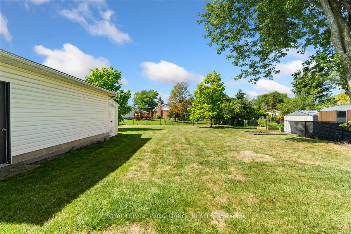 Photo 6 of 106 Lemoine Street, Belleville, Belleville Ward — HOMEH