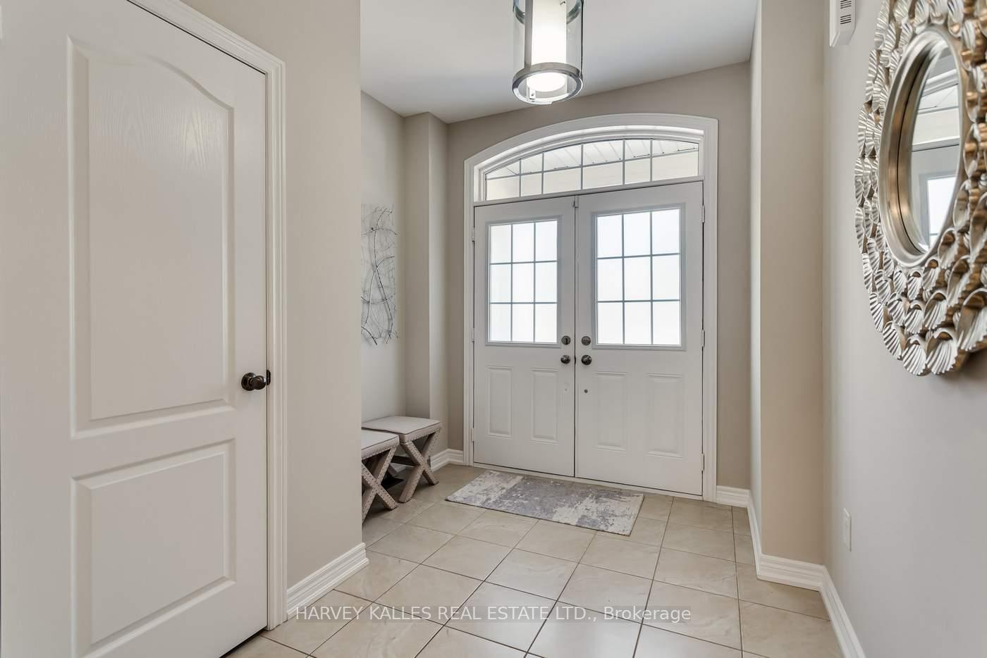 Photo 3 of 31 Lindvest Crescent, Vaughan, Patterson — HOMEH