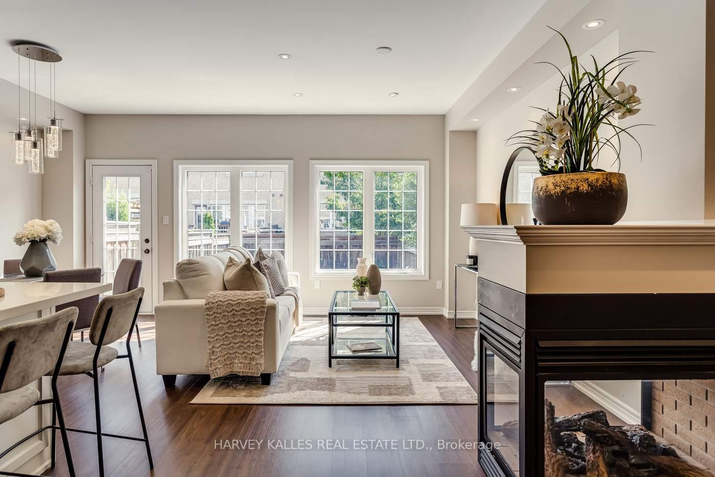 Photo 15 of 31 Lindvest Crescent, Vaughan, Patterson — HOMEH