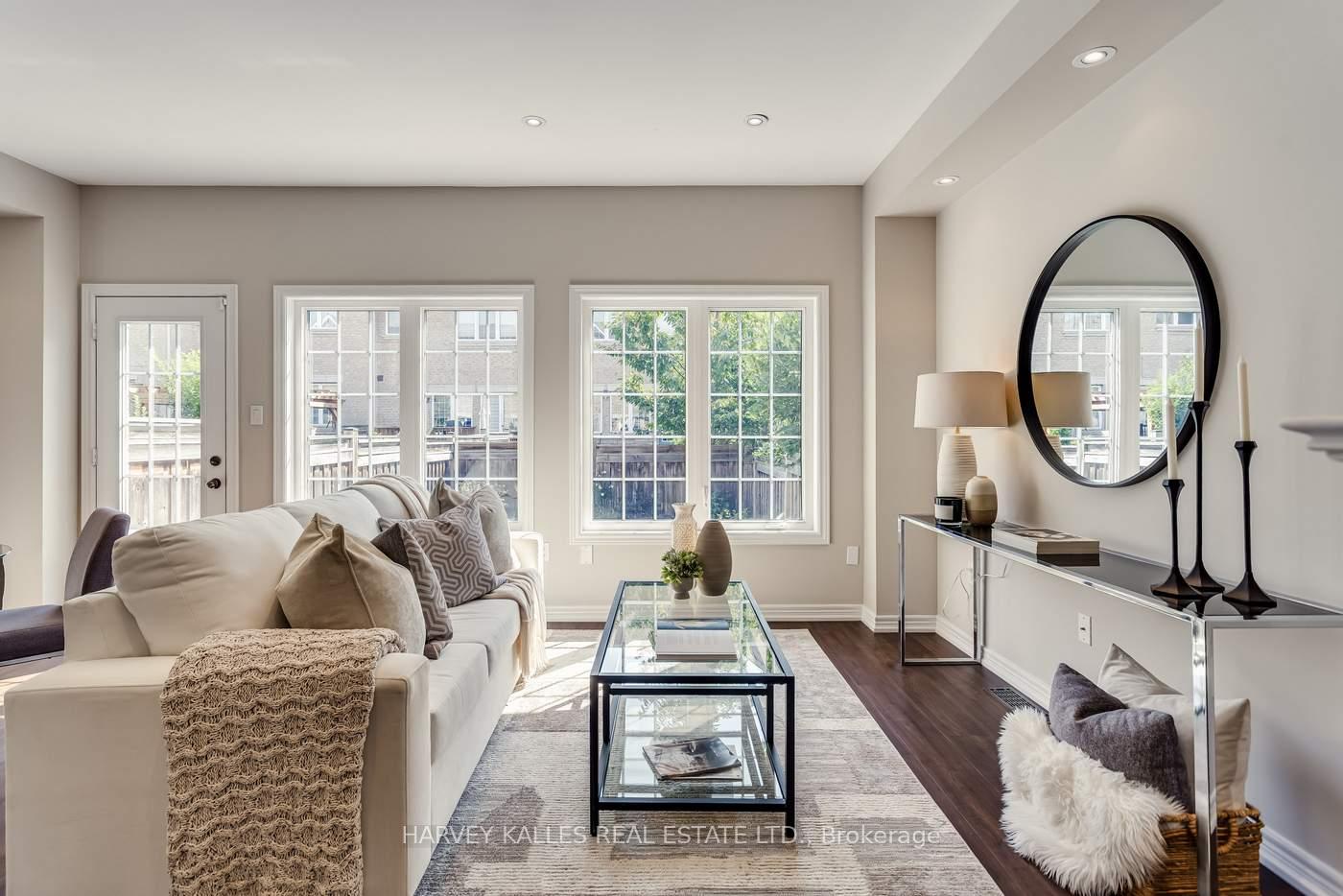 Photo 16 of 31 Lindvest Crescent, Vaughan, Patterson — HOMEH