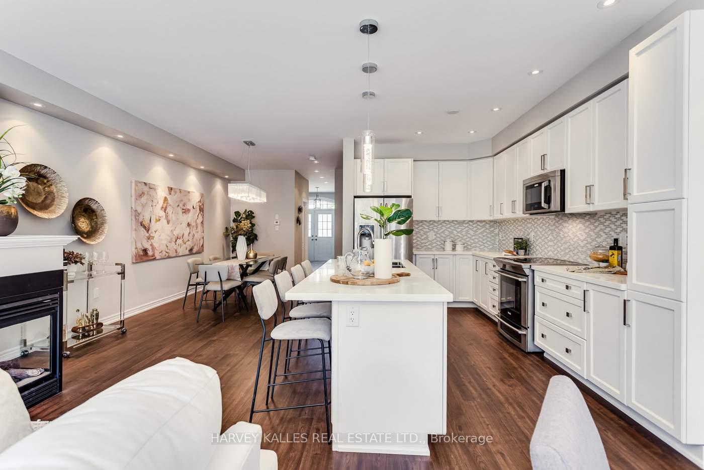 Photo 17 of 31 Lindvest Crescent, Vaughan, Patterson — HOMEH