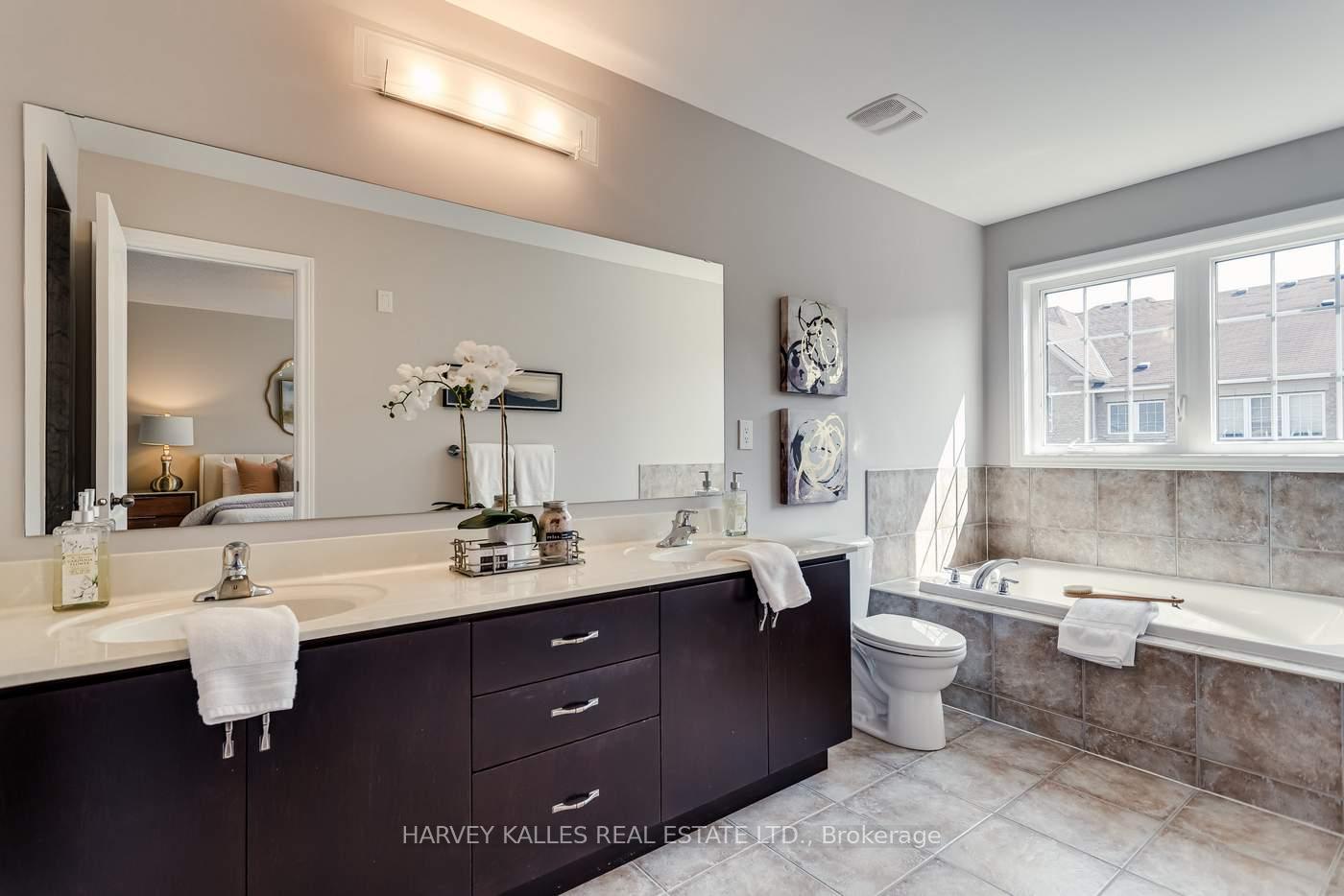 Photo 22 of 31 Lindvest Crescent, Vaughan, Patterson — HOMEH
