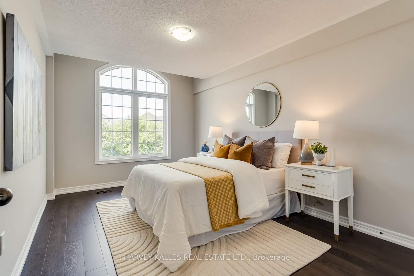 Photo 25 of 31 Lindvest Crescent, Vaughan, Patterson — HOMEH