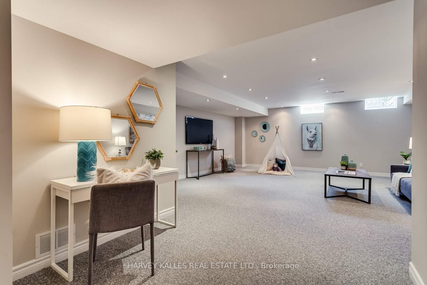 Photo 32 of 31 Lindvest Crescent, Vaughan, Patterson — HOMEH