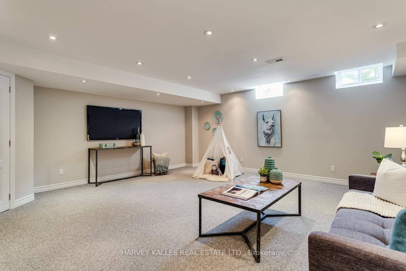 Photo 34 of 31 Lindvest Crescent, Vaughan, Patterson — HOMEH