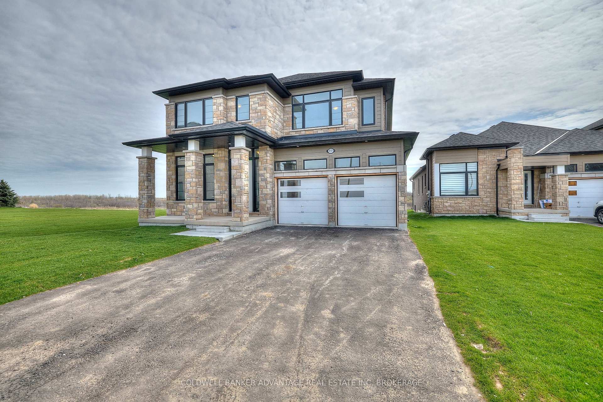 Front of 10 Shoreview Drive