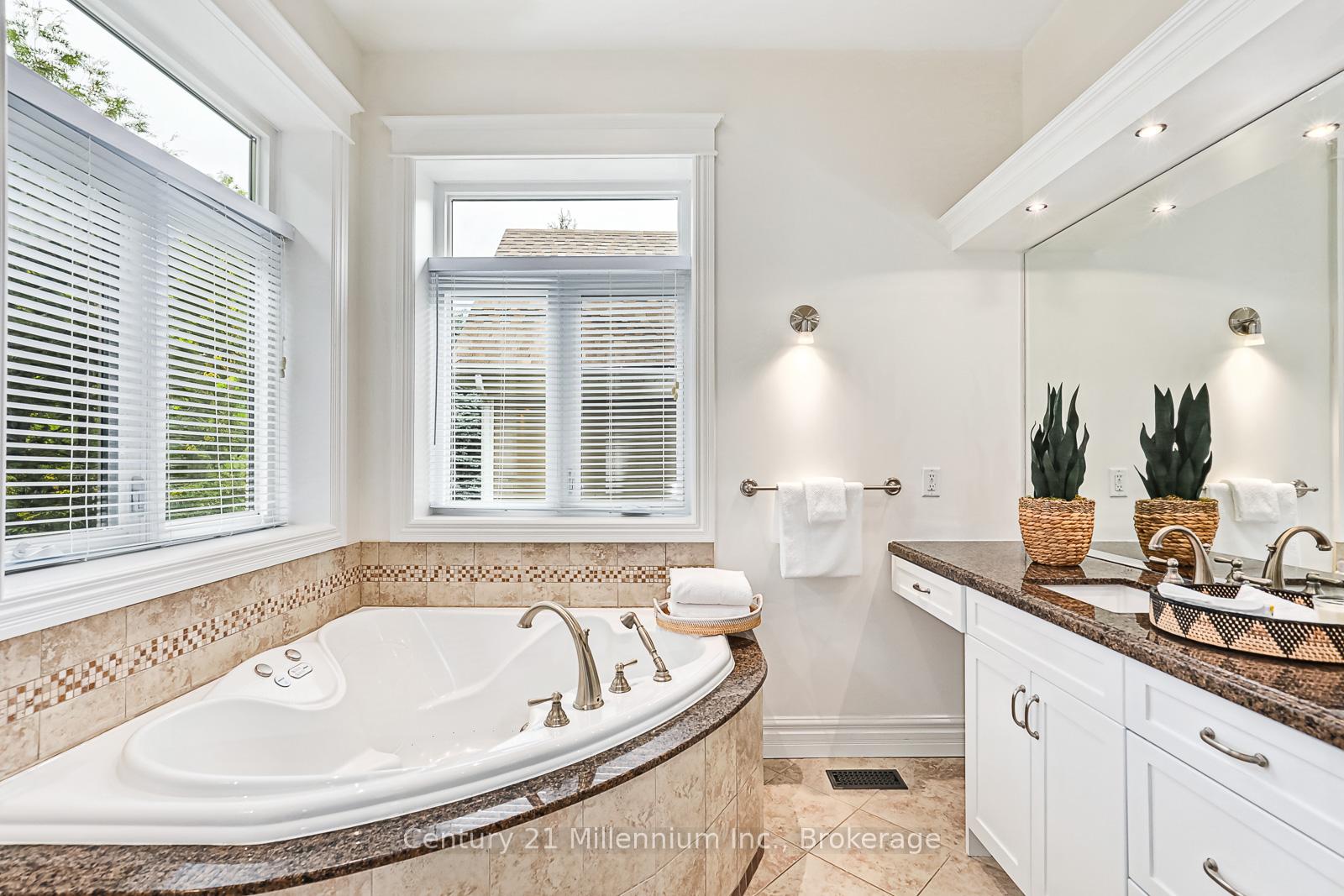 Photo 22 of 112 Cortina Crescent, Blue Mountains — HOMEH