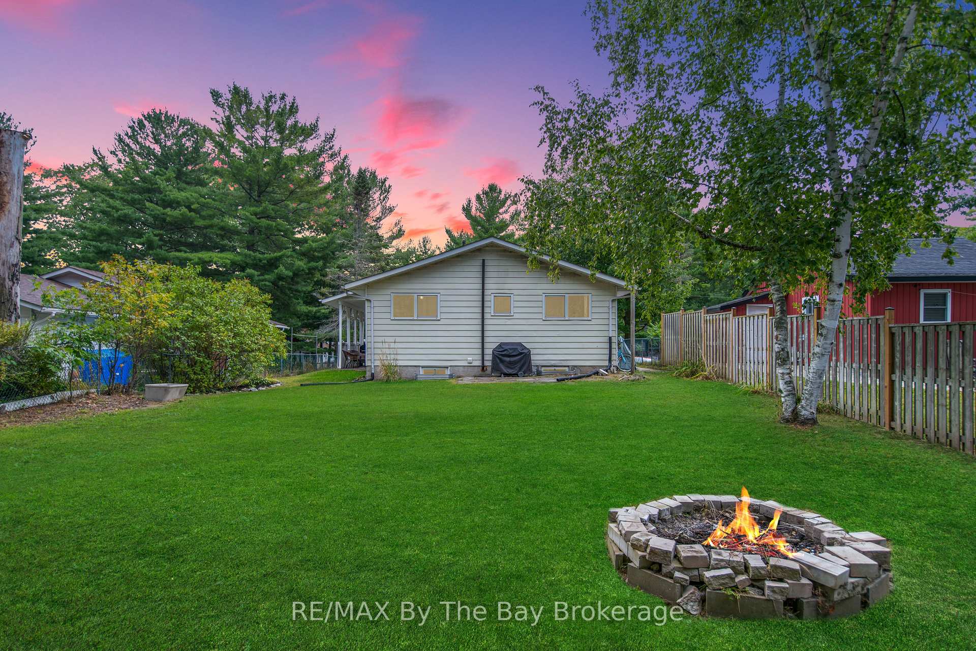 Photo 3 of 160 Melrose Avenue, Wasaga Beach — HOMEH