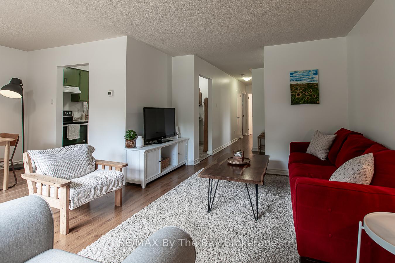Photo 4 of 160 Melrose Avenue, Wasaga Beach — HOMEH