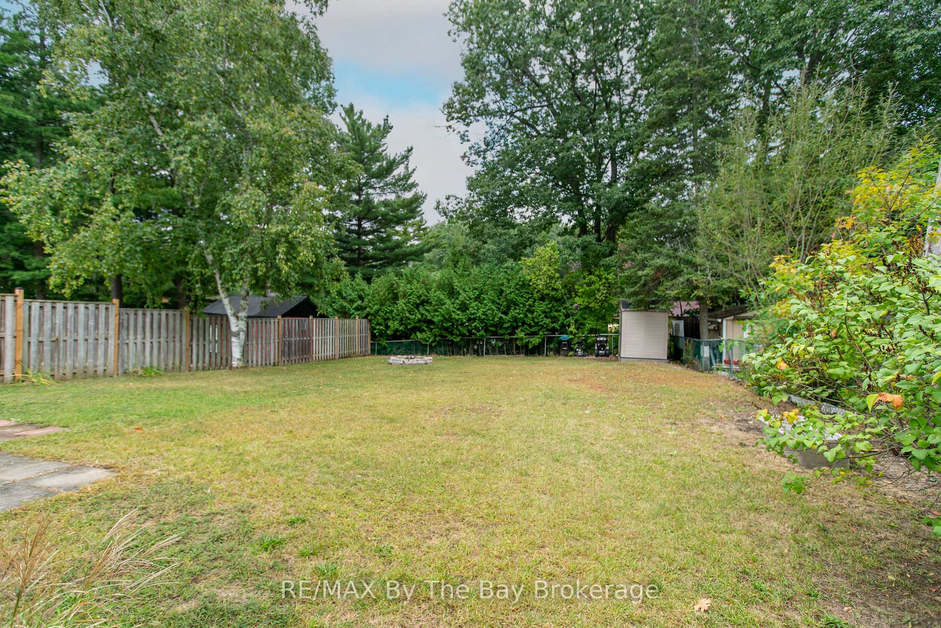 Photo 7 of 160 Melrose Avenue, Wasaga Beach — HOMEH