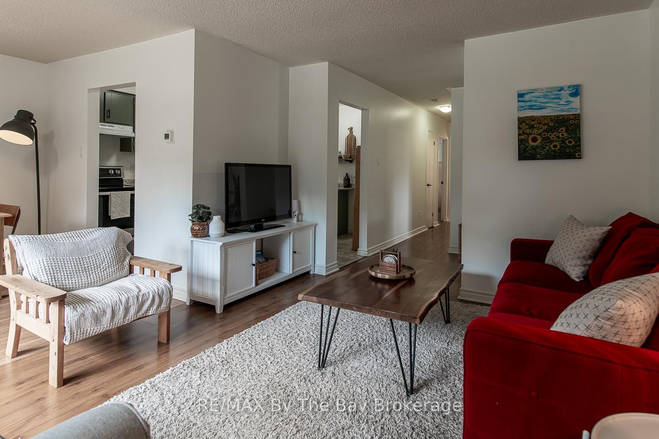 Photo 13 of 160 Melrose Avenue, Wasaga Beach — HOMEH