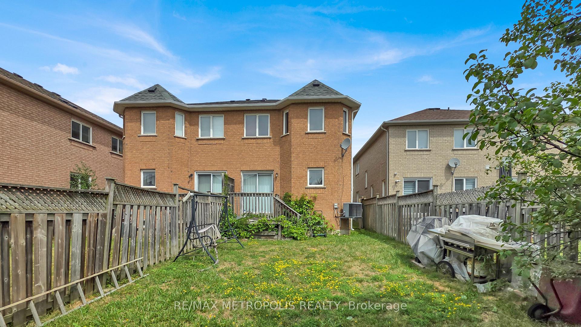 Photo 2 of 15 Royal Appian Crescent, Vaughan, Patterson — HOMEH