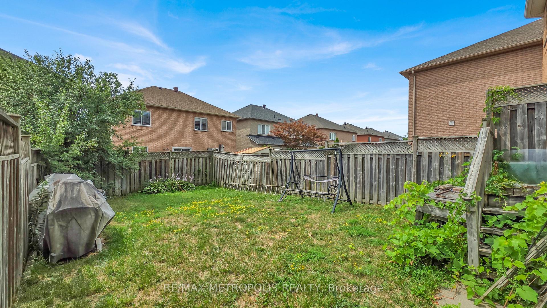 Photo 3 of 15 Royal Appian Crescent, Vaughan, Patterson — HOMEH
