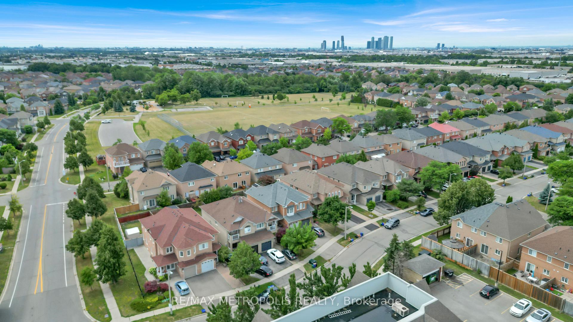 Photo 12 of 15 Royal Appian Crescent, Vaughan, Patterson — HOMEH