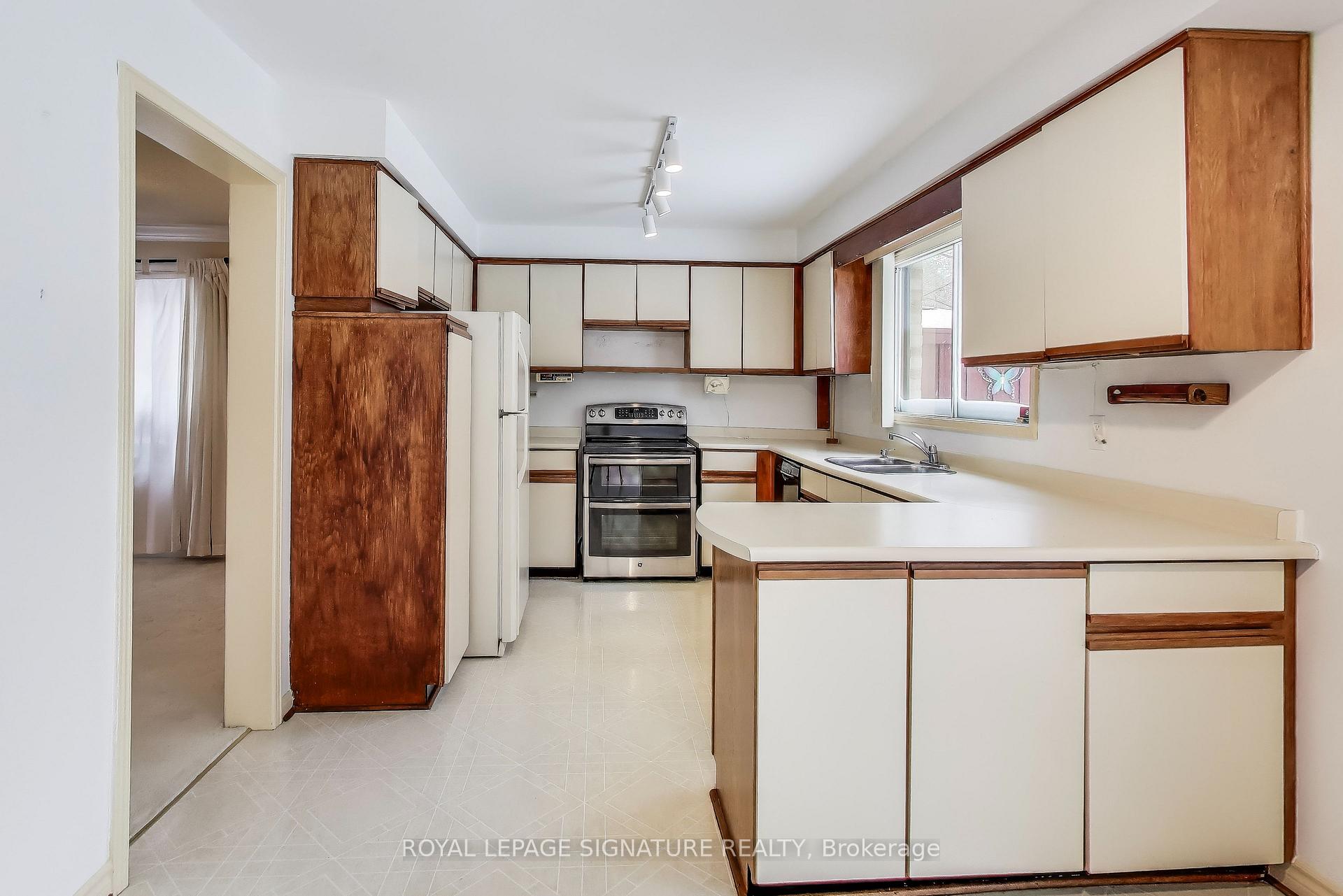 Photo 12 of 68 Raymerville Drive, Markham, Raymerville — HOMEH