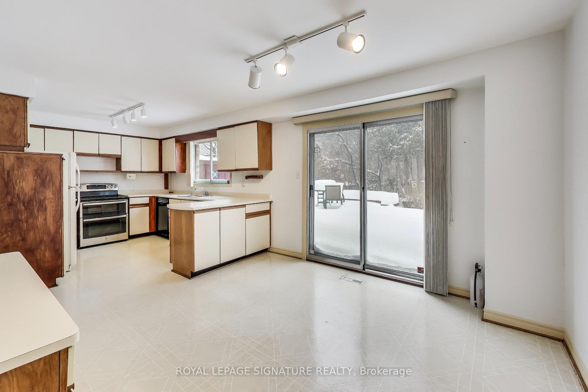 Photo 15 of 68 Raymerville Drive, Markham, Raymerville — HOMEH