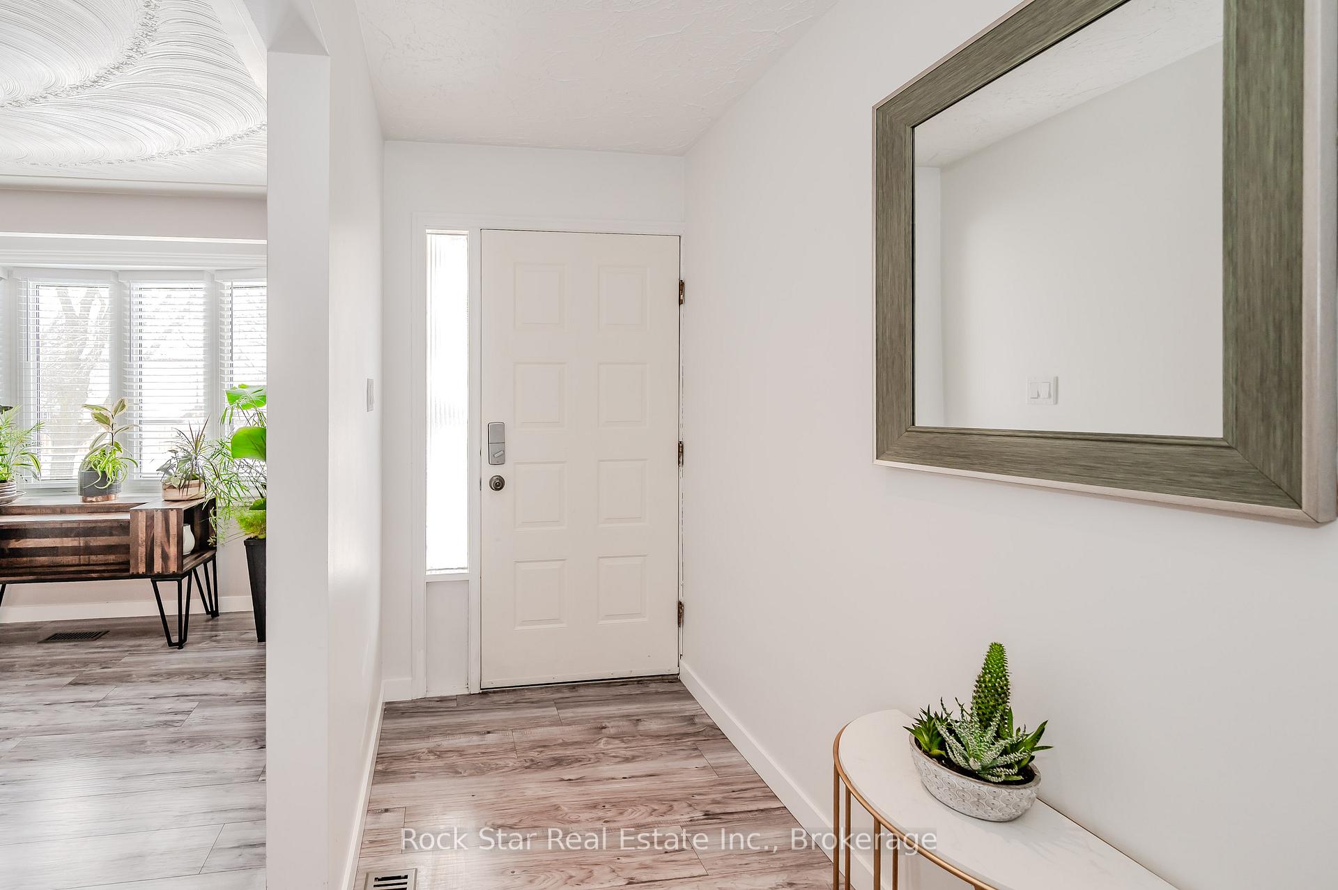 Photo 5 of 175 Sunpoint Crescent, Waterloo — HOMEH