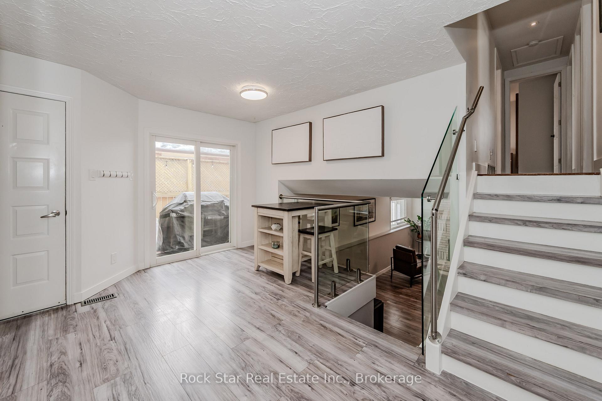 Photo 10 of 175 Sunpoint Crescent, Waterloo — HOMEH
