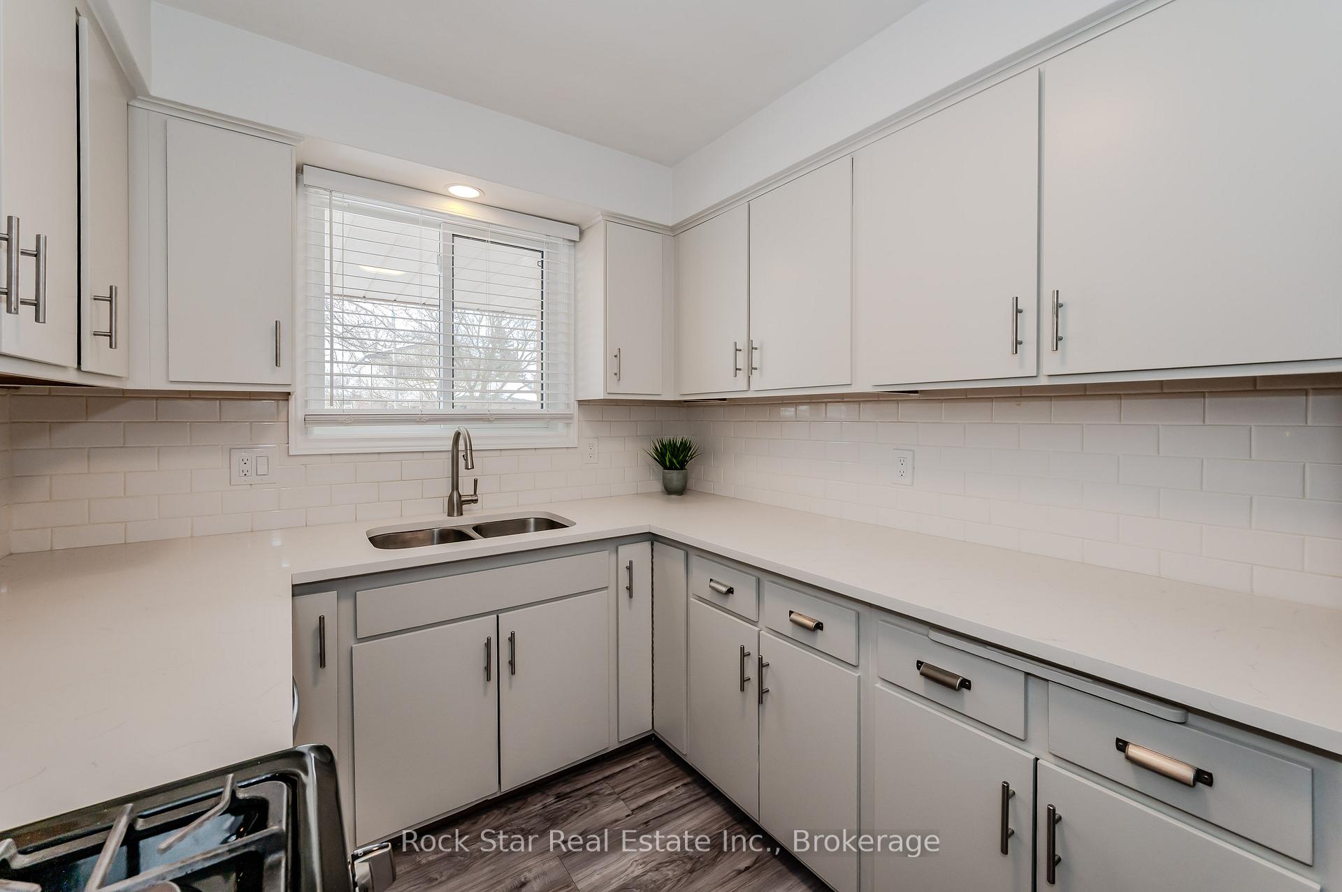 Photo 12 of 175 Sunpoint Crescent, Waterloo — HOMEH