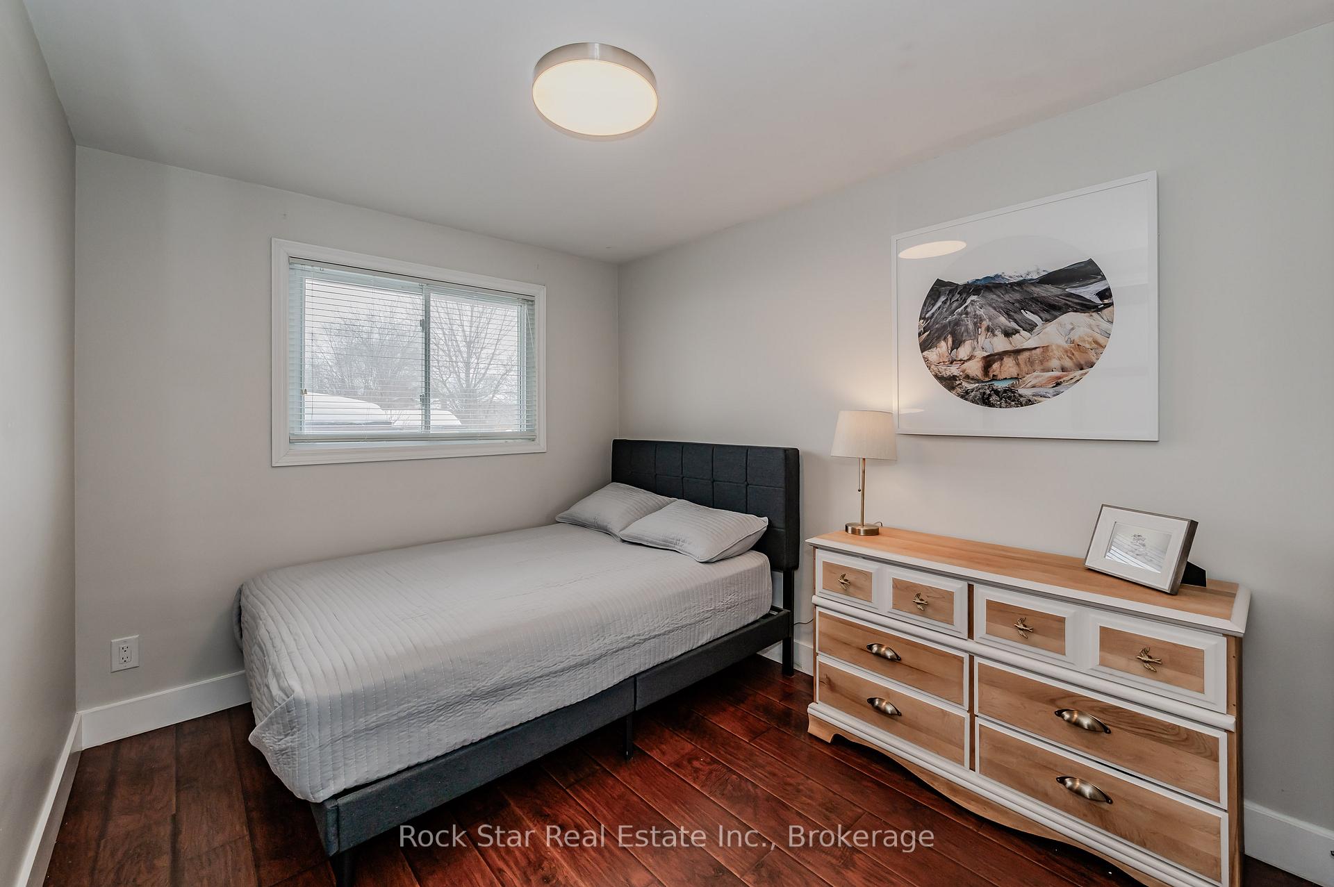 Photo 18 of 175 Sunpoint Crescent, Waterloo — HOMEH
