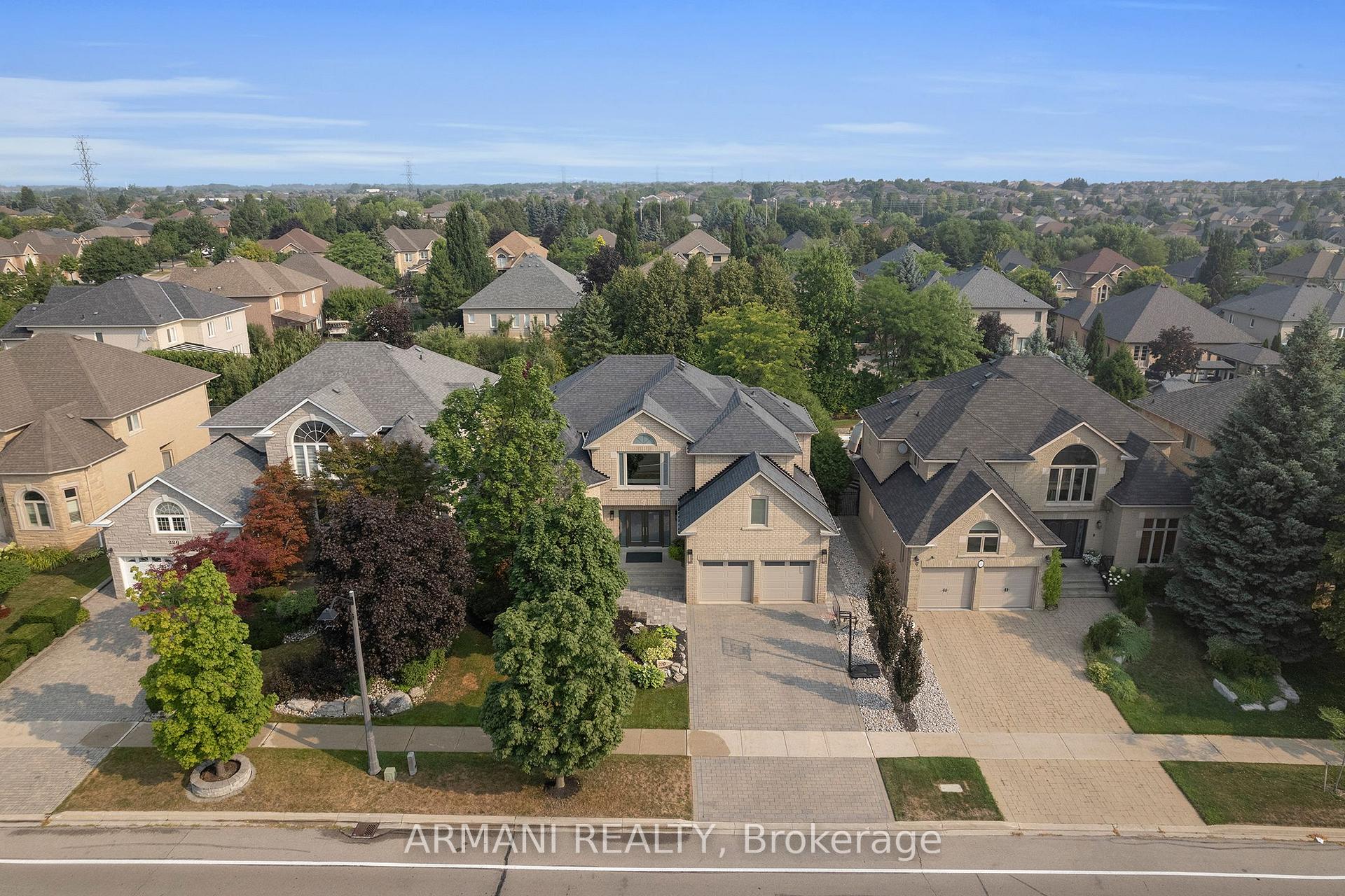 Photo 3 of 220 Thomson Creek Boulevard, Vaughan, Islington Woods — HOMEH