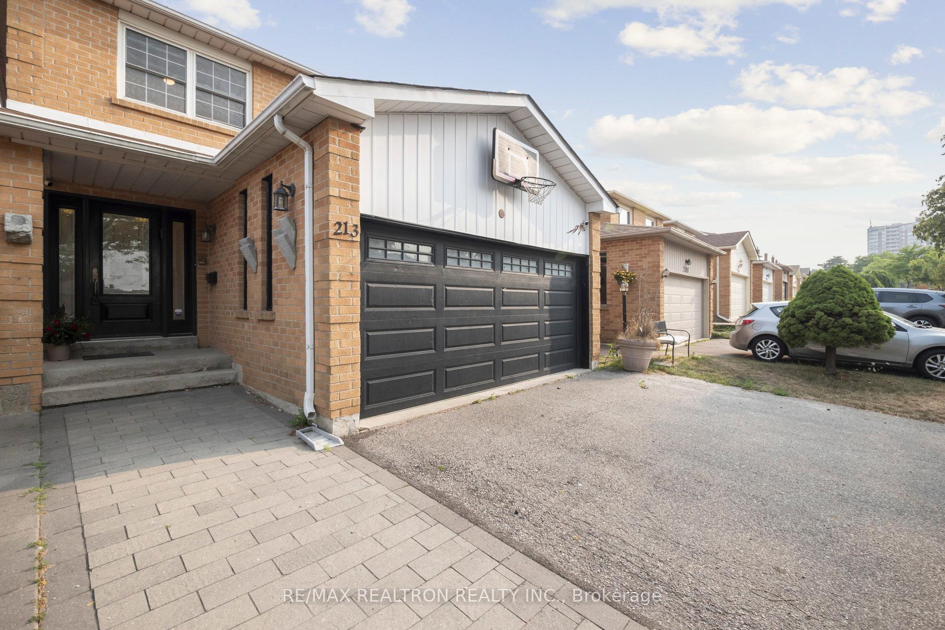 Photo 2 of 213 Campbell Avenue, Vaughan, Crestwood-Springfarm-Yorkhill — HOMEH