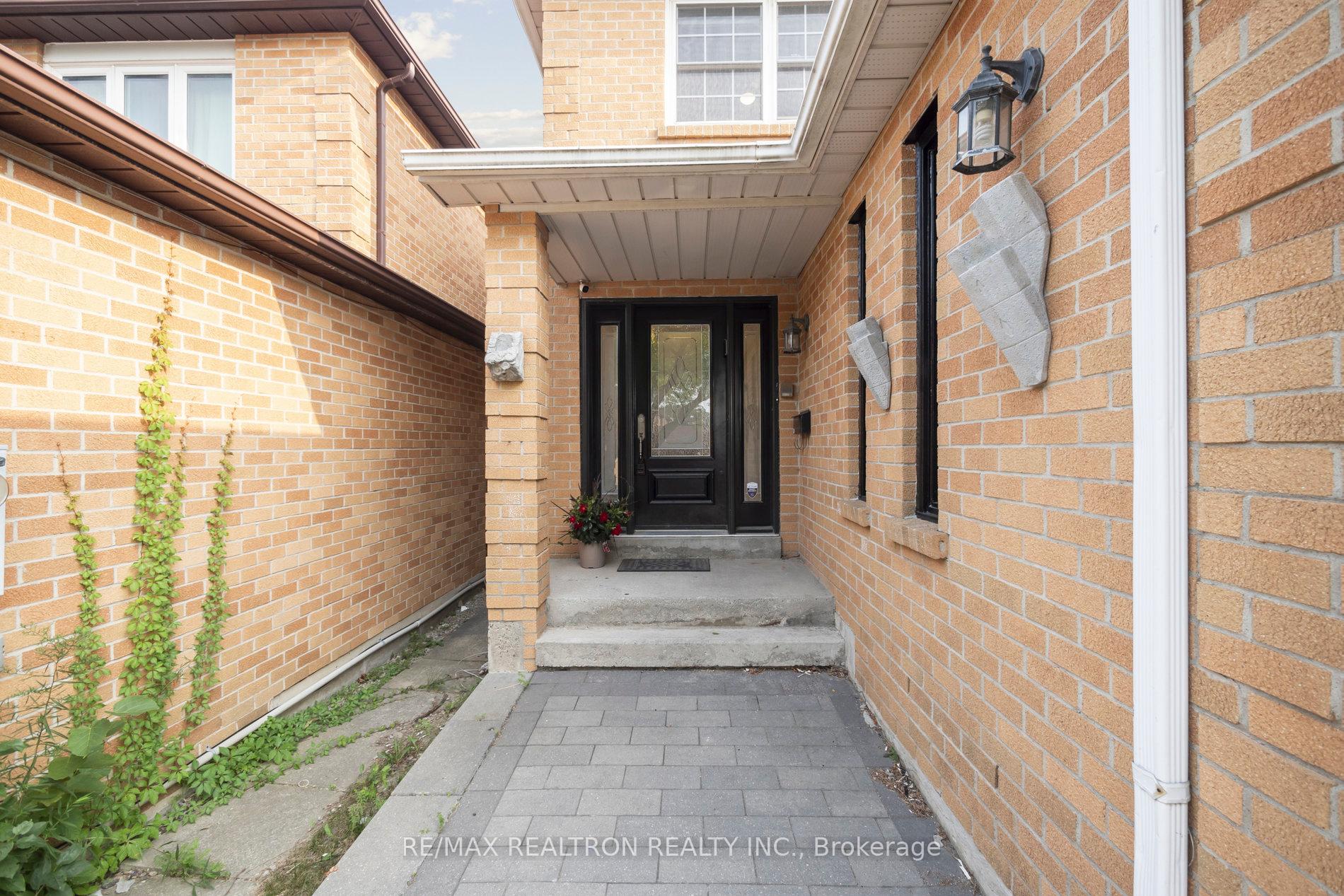 Photo 3 of 213 Campbell Avenue, Vaughan, Crestwood-Springfarm-Yorkhill — HOMEH