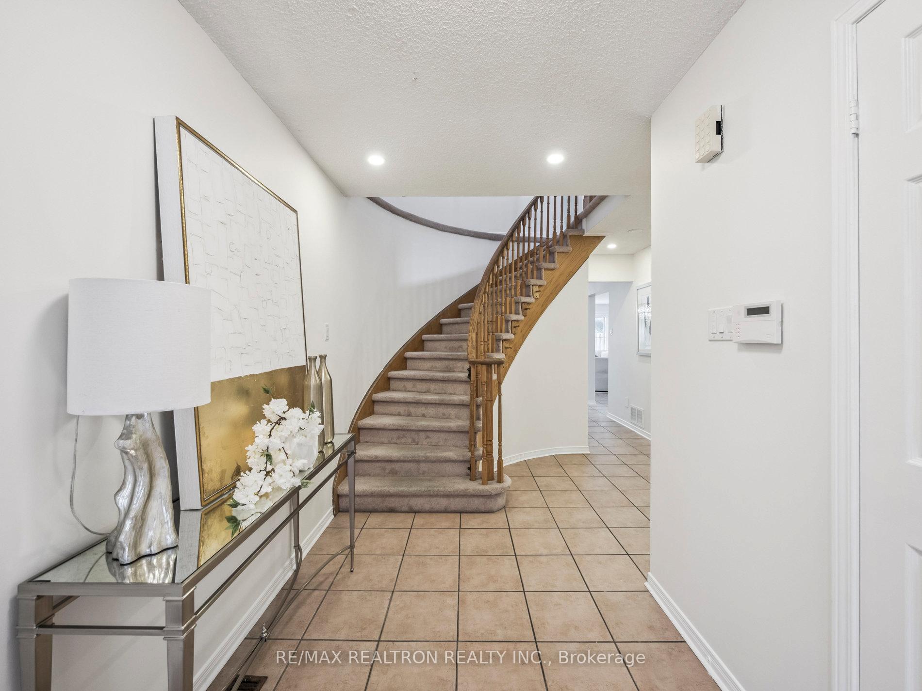 Photo 6 of 213 Campbell Avenue, Vaughan, Crestwood-Springfarm-Yorkhill — HOMEH