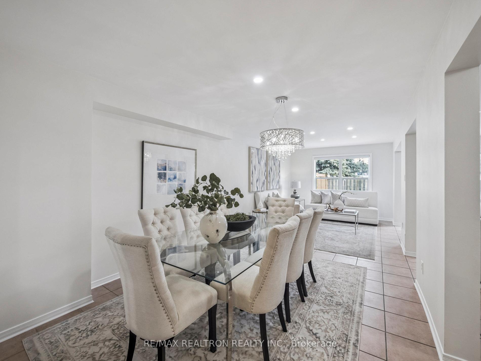Photo 8 of 213 Campbell Avenue, Vaughan, Crestwood-Springfarm-Yorkhill — HOMEH