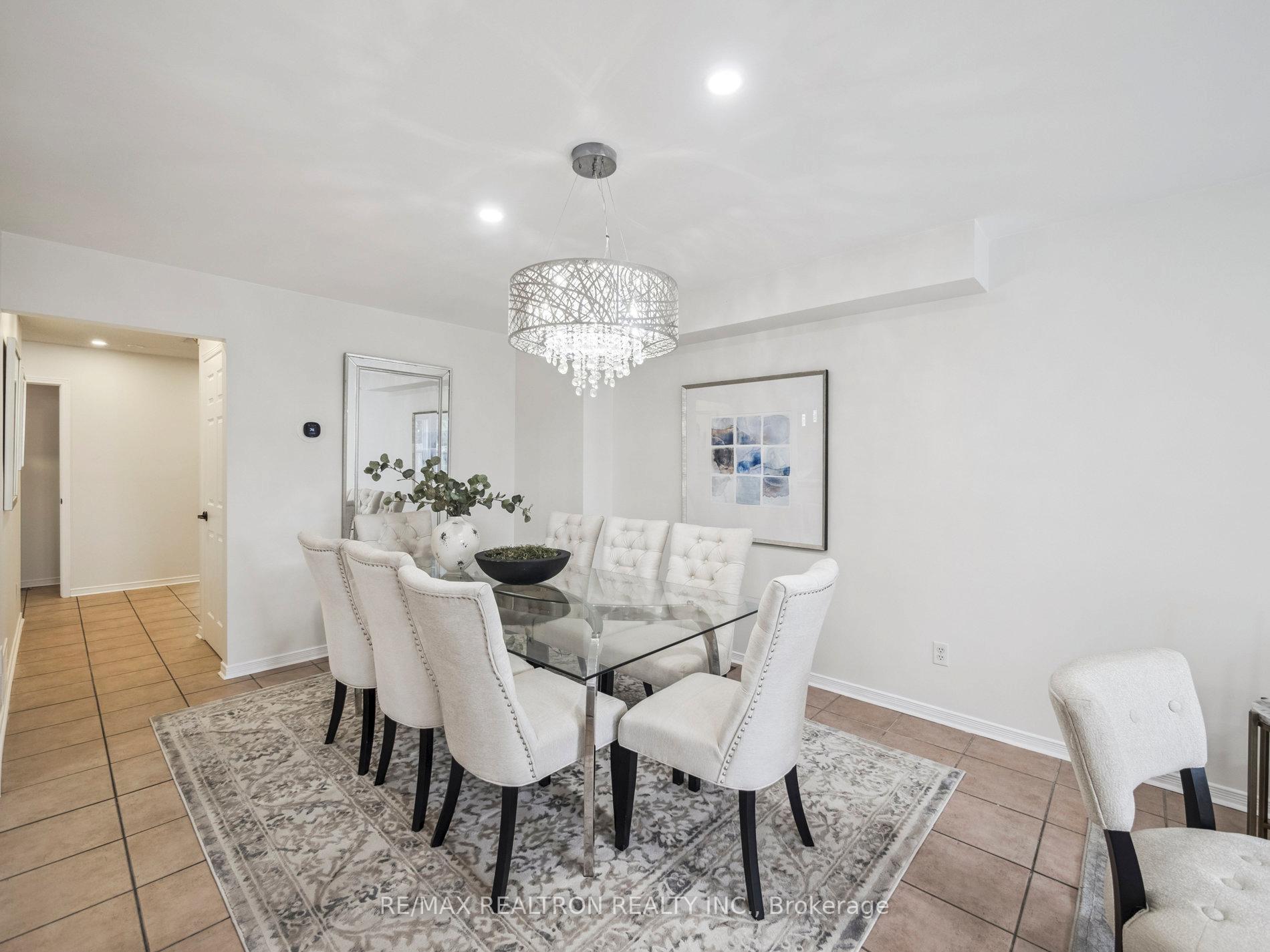 Photo 9 of 213 Campbell Avenue, Vaughan, Crestwood-Springfarm-Yorkhill — HOMEH