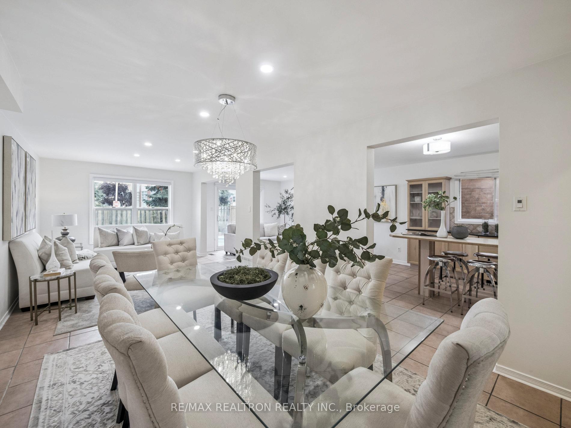 Photo 10 of 213 Campbell Avenue, Vaughan, Crestwood-Springfarm-Yorkhill — HOMEH