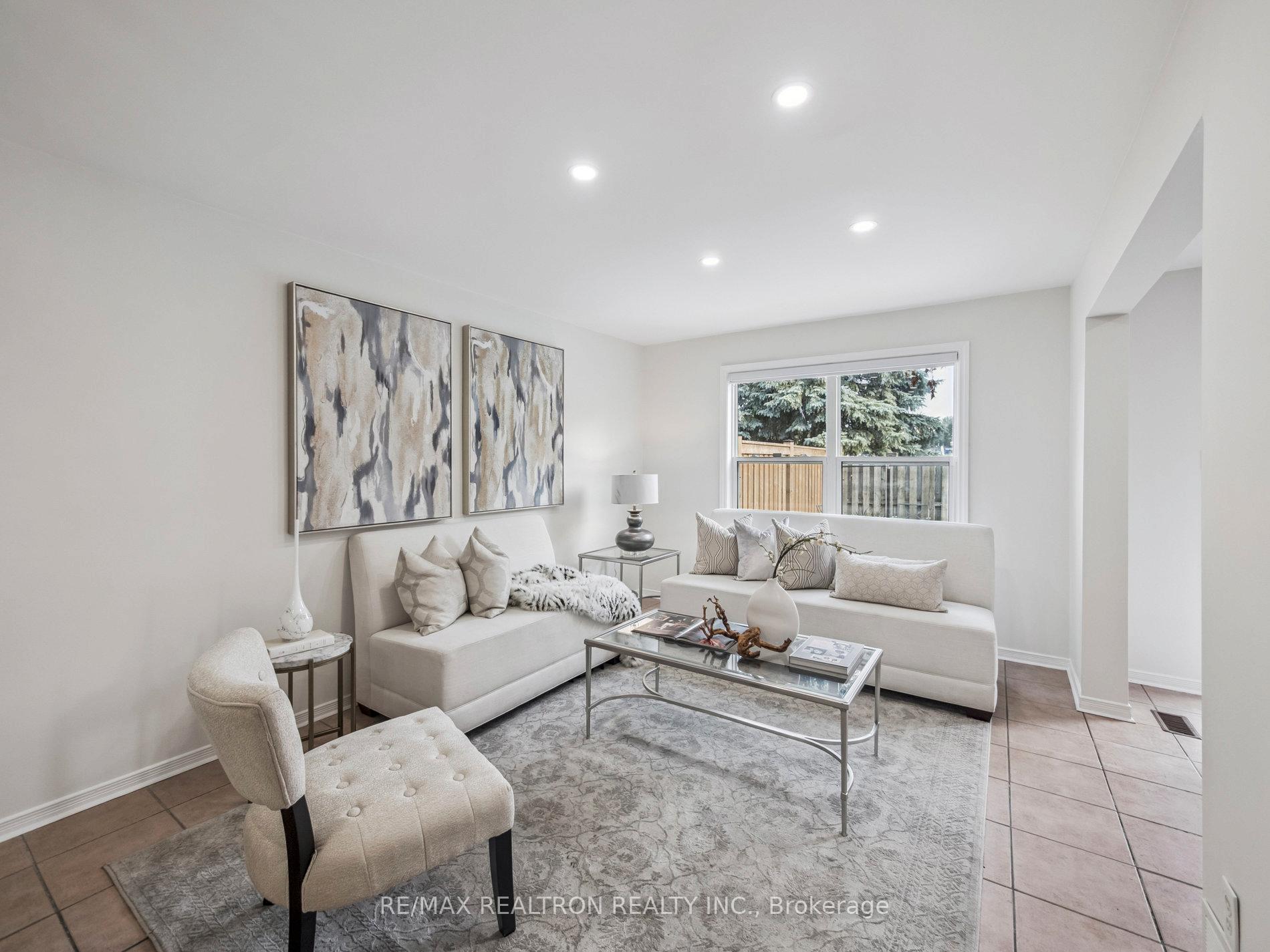 Photo 11 of 213 Campbell Avenue, Vaughan, Crestwood-Springfarm-Yorkhill — HOMEH